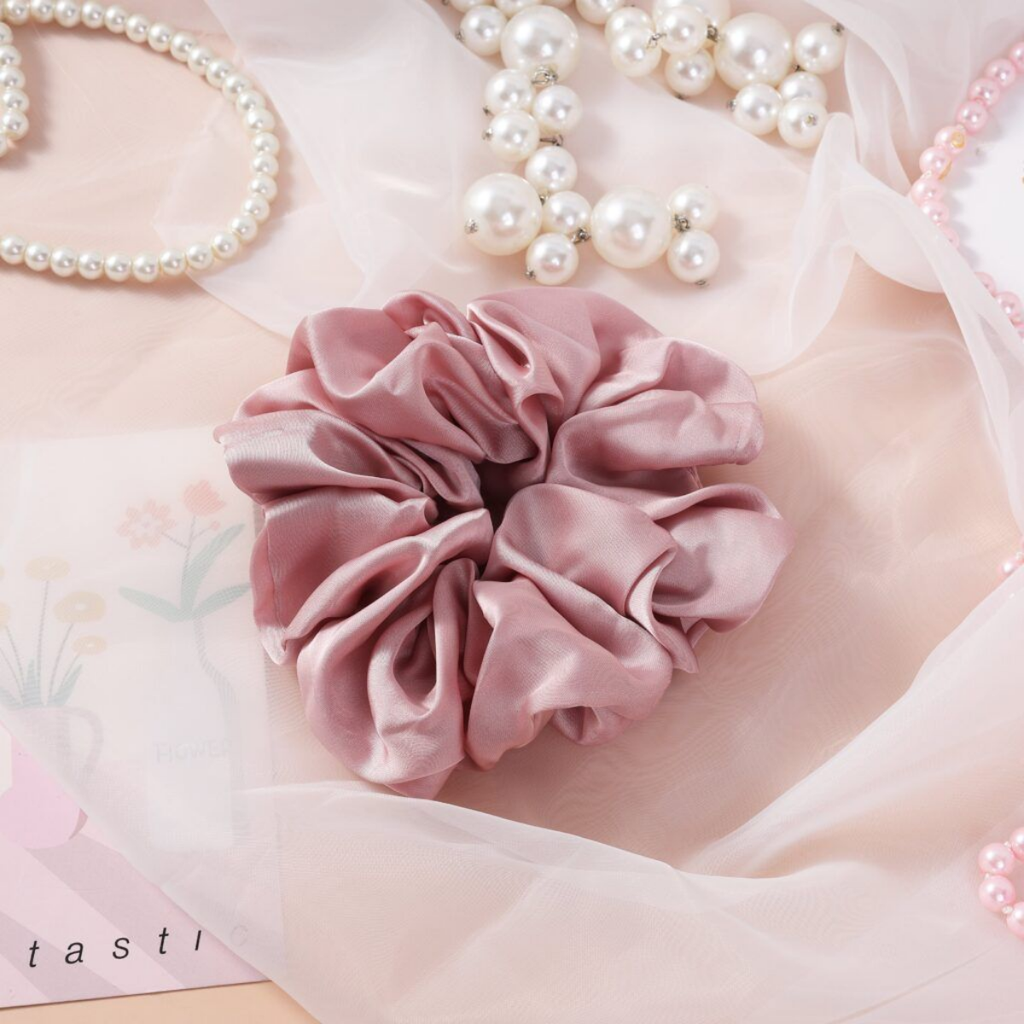 Satiininen hiusdonitsi / scrunchie pinkki-Sister Young-Kauneustori